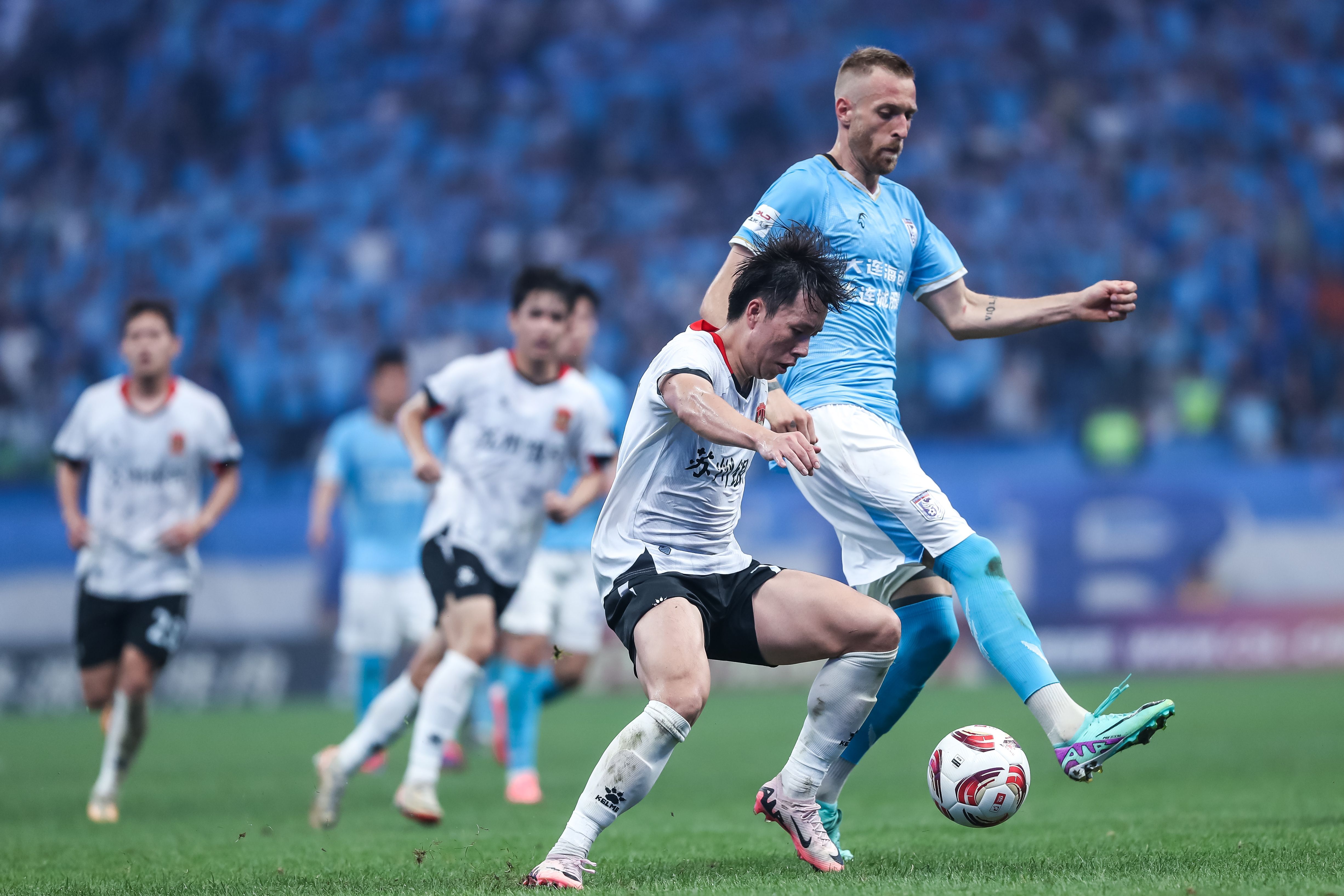 关于赛地聚焦：葡超今夜热度飙升，山东男篮造点机会，质疑声仍在，身体对抗强度拉满的信息